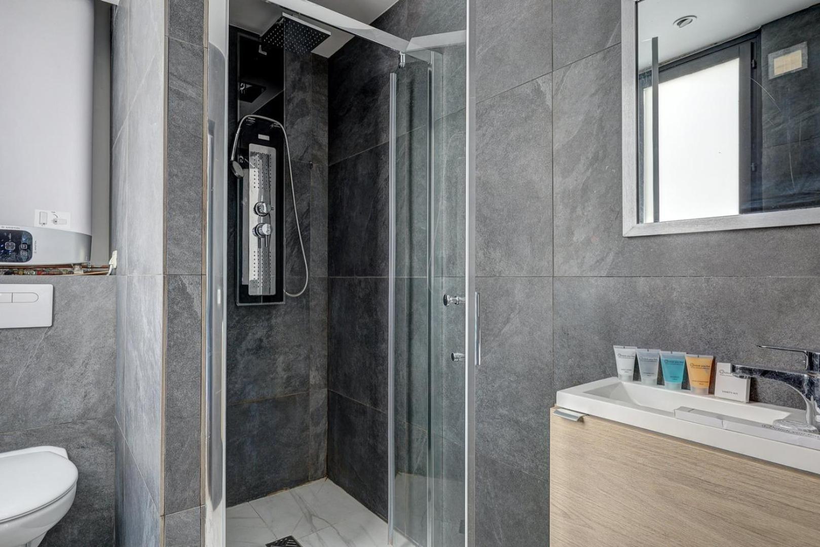 127 Suite Moshé Paris Extérieur photo